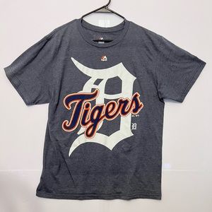 Majestic Tiger T shirt for men size Large